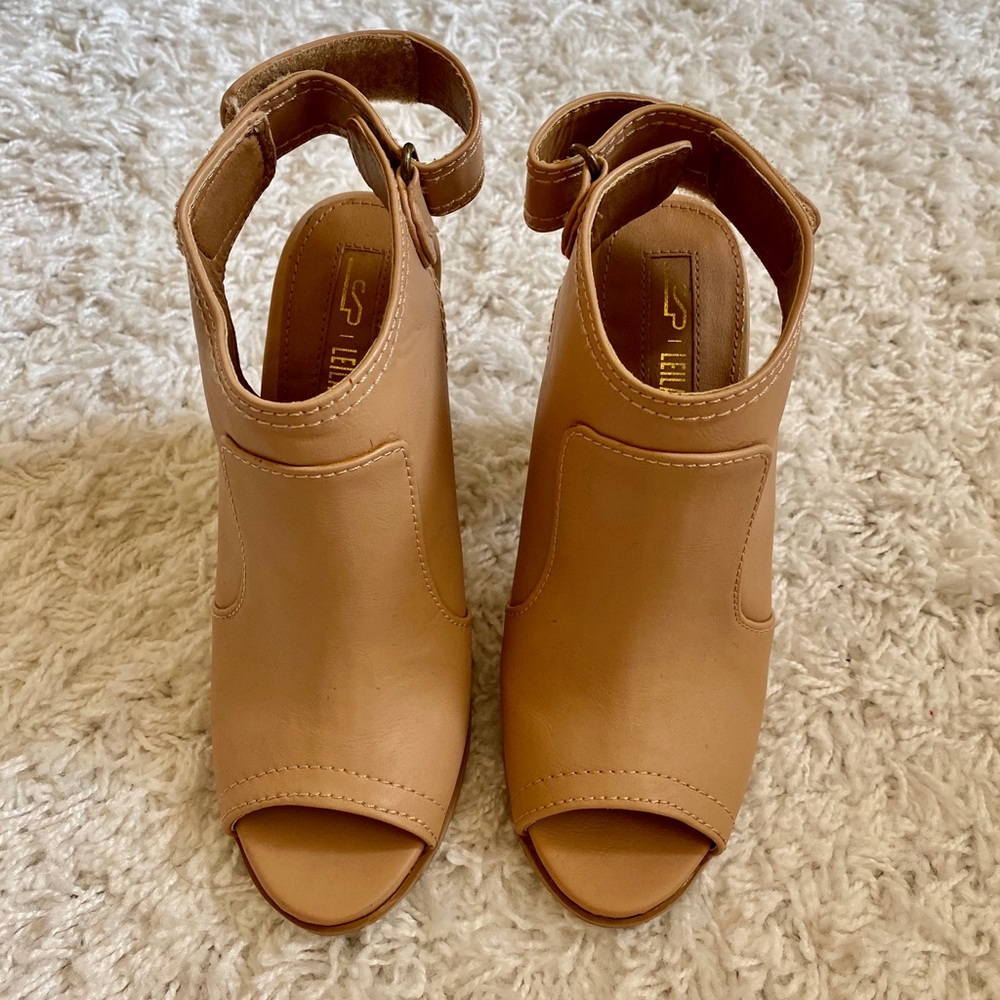 Open toes booties